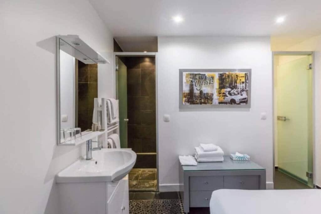 Appartement Cosy Pres Du Marais Париж Екстериор снимка